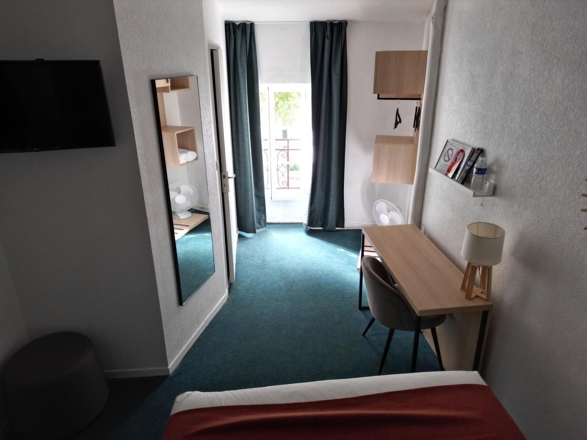Contact Hotel Les Platanes Villeneuve Sur Lot Centre Eksteriør bilde